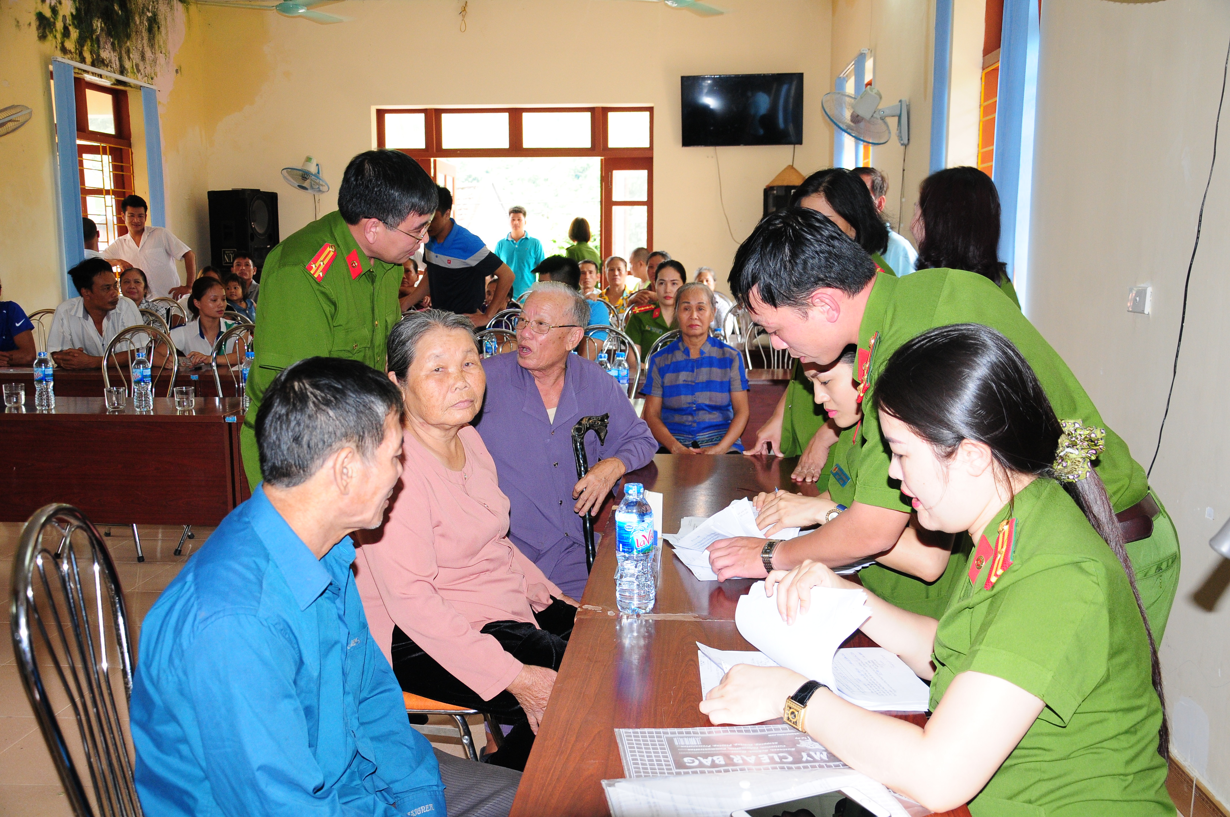 Công an huyện Cát Hải: Cấp căn cước công dân vào thứ 7, chủ nhật